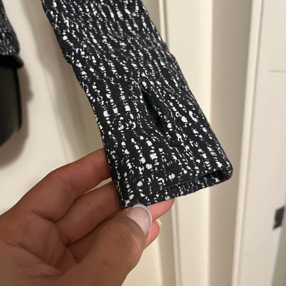 Lululemon long sleeve (excellent condition) - Picture 5 of 6